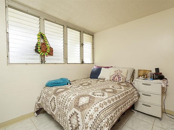5th image of 949 Ala Nanala St APT 204