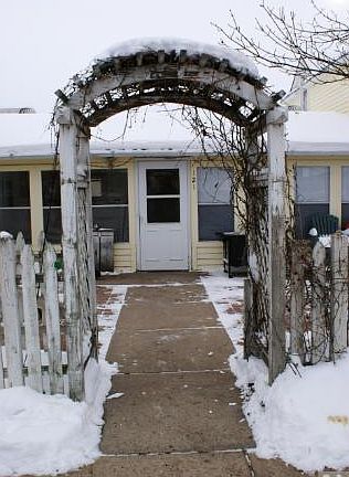 3rd image of 121 Ash Ave N