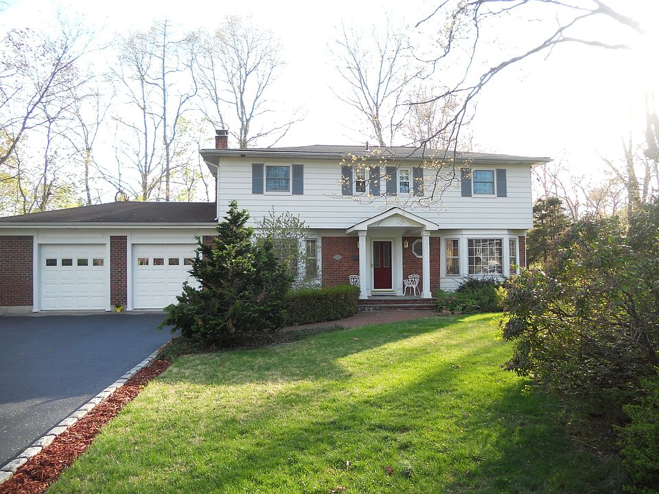 1st image of 4 Larkspur Dr