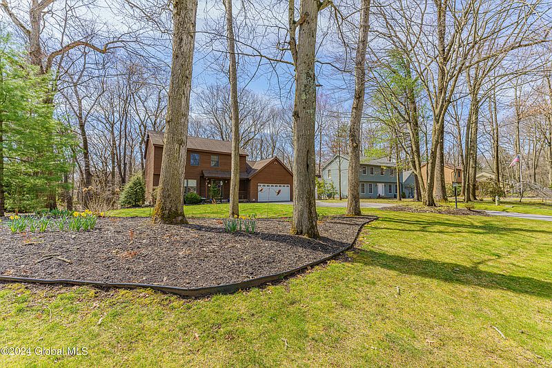 4th image of 4 Berkshire Dr W