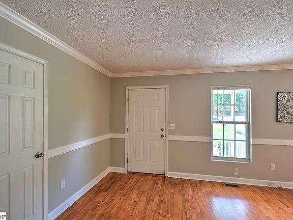 4th image of 31 Northway Dr
