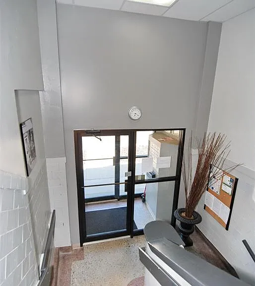 647 Irvine Ave #301 — Photo 5