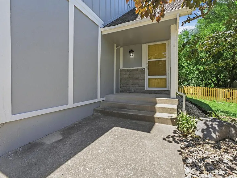 11804 Oakmont St — Photo 4