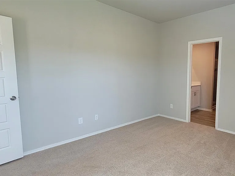 526 Dalloway St — Photo 16