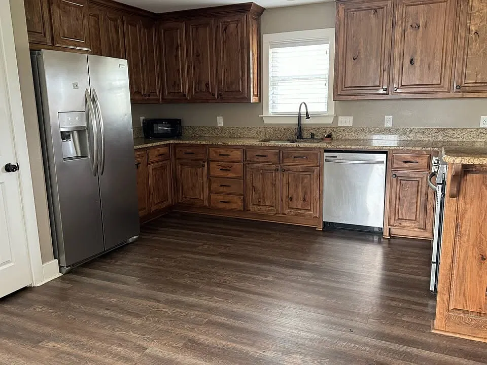 3 bed, 1352 sqft, $1,550 — Photo 2