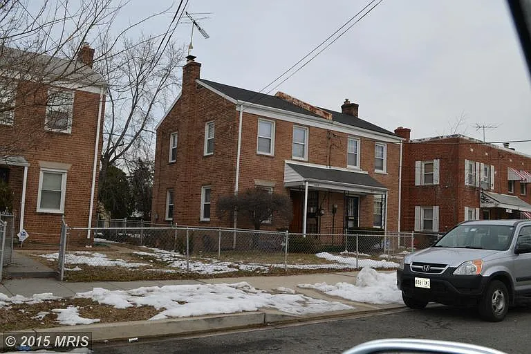 4812 Bass Pl SE photo 1