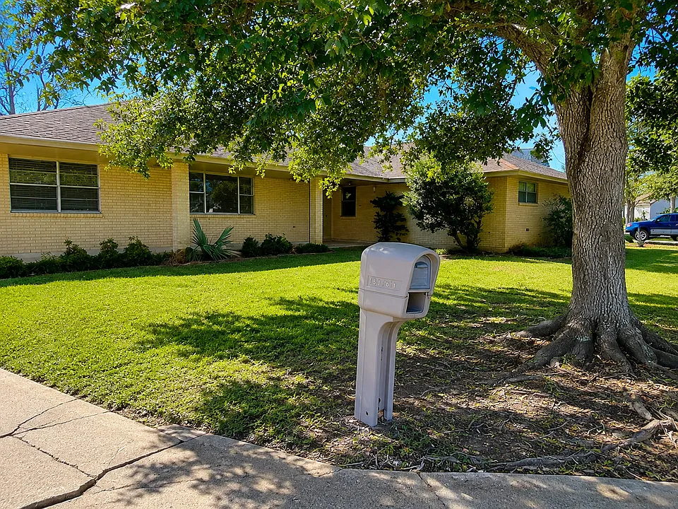 617 Legendre Dr