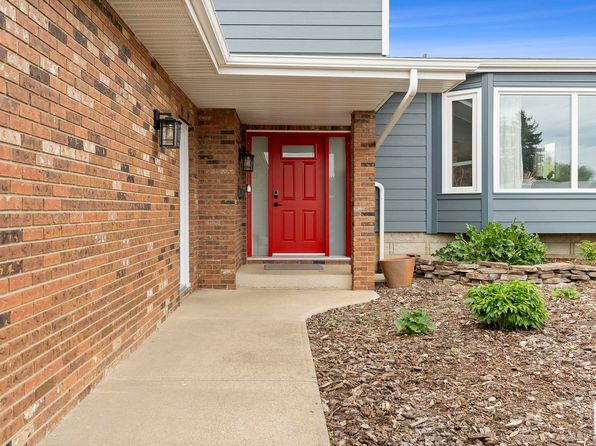 10922 41st Ave NW, Edmonton, AB T6J 2P4