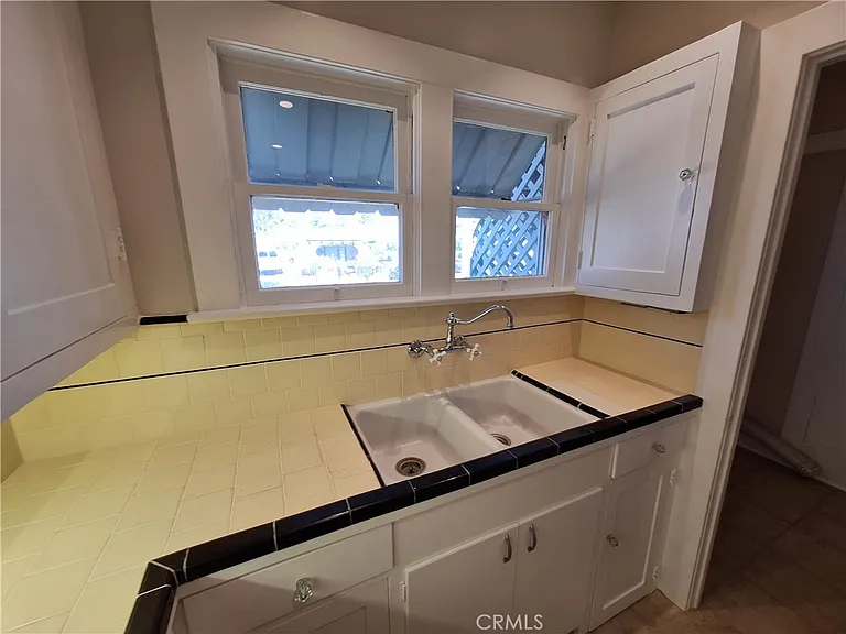 547 W Wilshire Ave — Photo 15