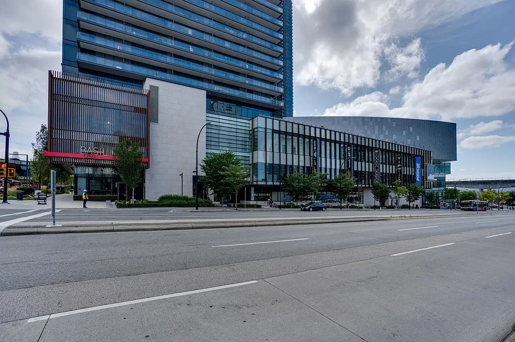 2 bed, 868 sqft, $2,950 — Photo 3
