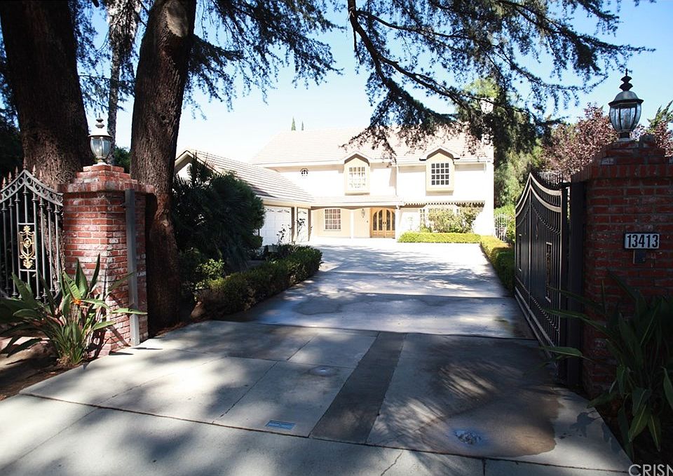 1st image of 13413 Chandler Blvd