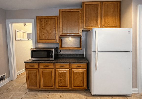 3rd image of 532 E Greenlawn Ave