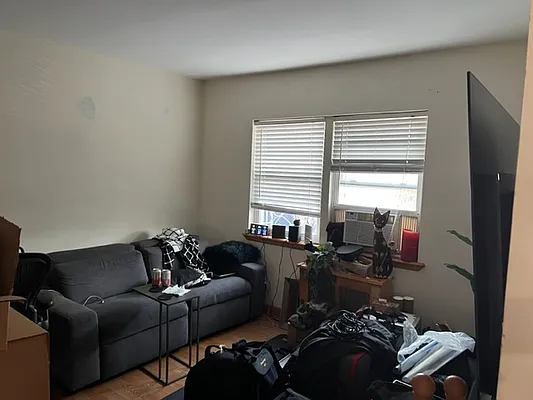 Rented by Zikos Realty Services | media 11