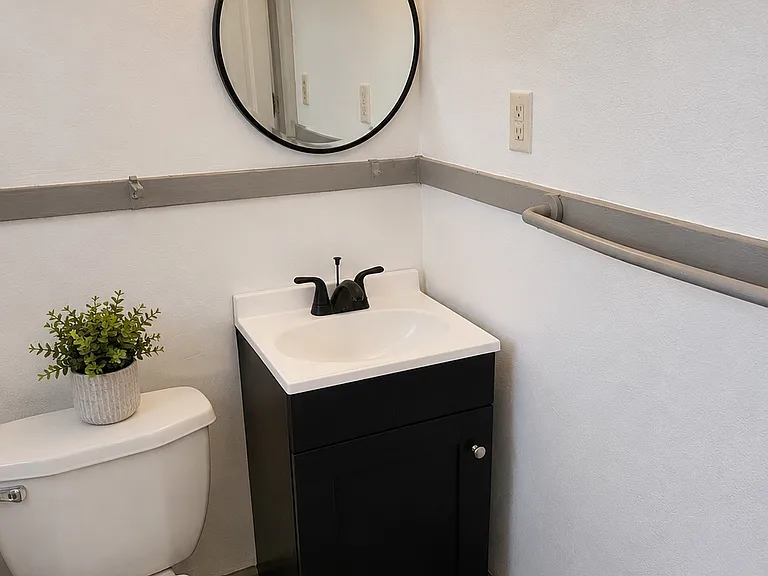 10609 Lamontier Ave — Photo 4