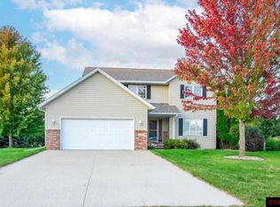 14 Eagle Ridge Ct, North Mankato, MN 56003