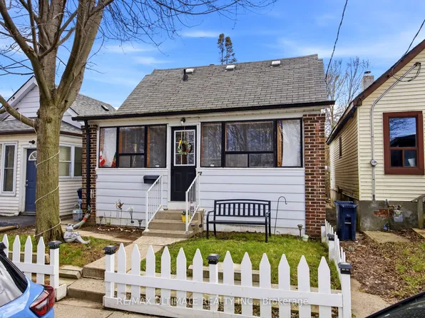 82 Beechwood Ave, Toronto, ON M6N 4T3