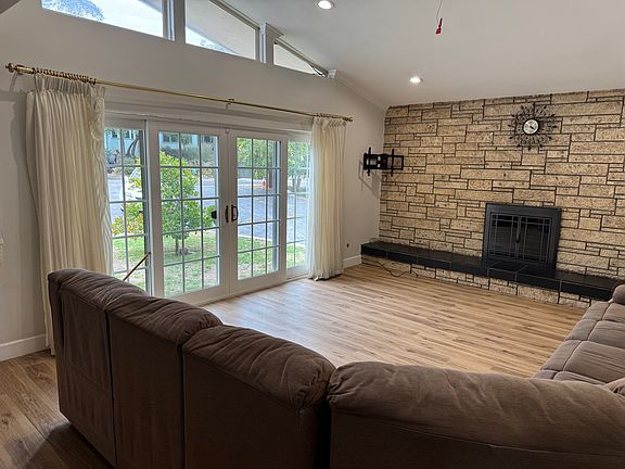 4th image of 2750 Community Ave
