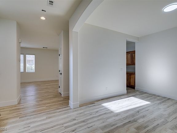 4th image of 5517 Grey Pointe St