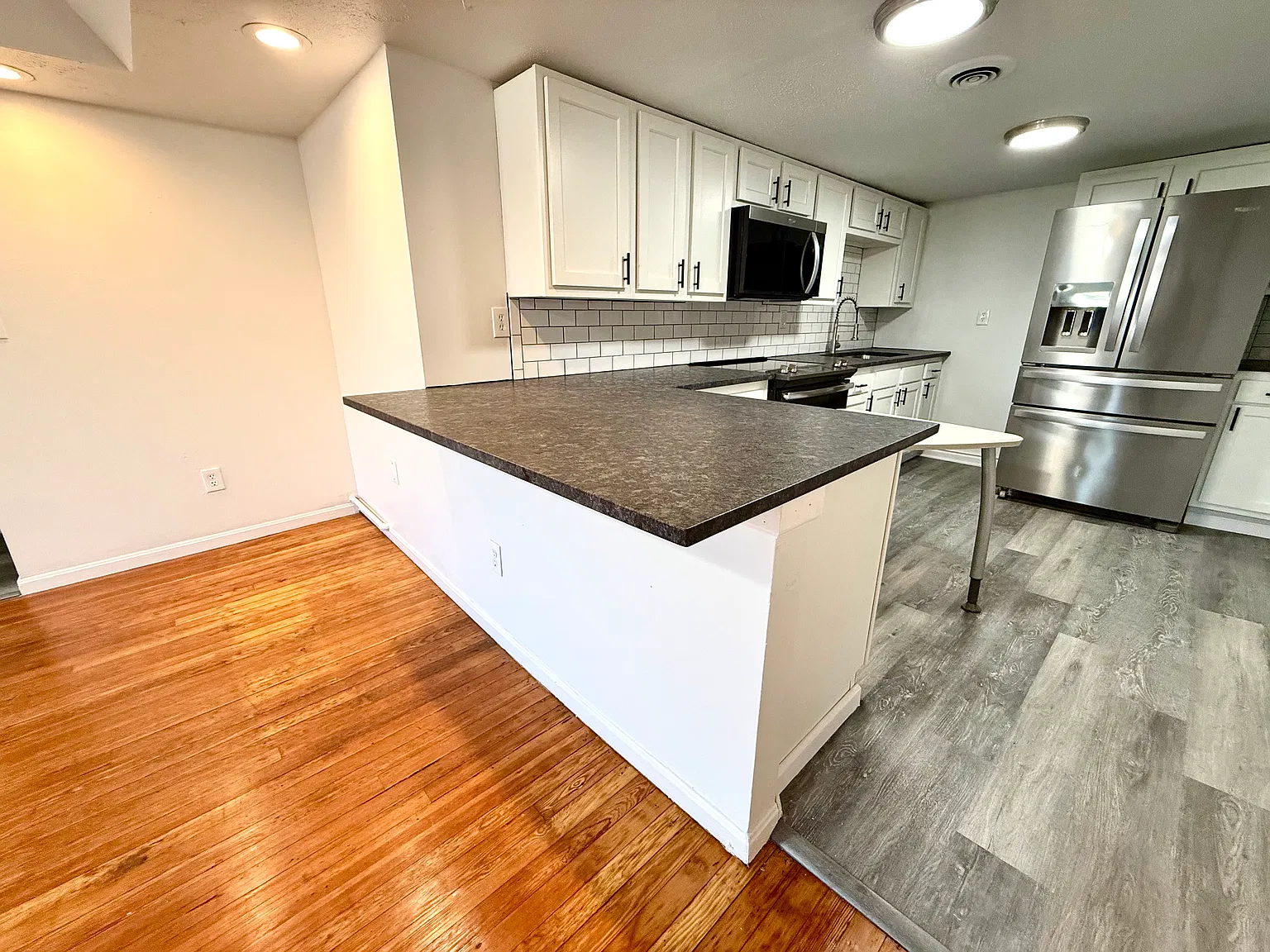 2 bed, 1012 sqft, $1,300 — Photo 4