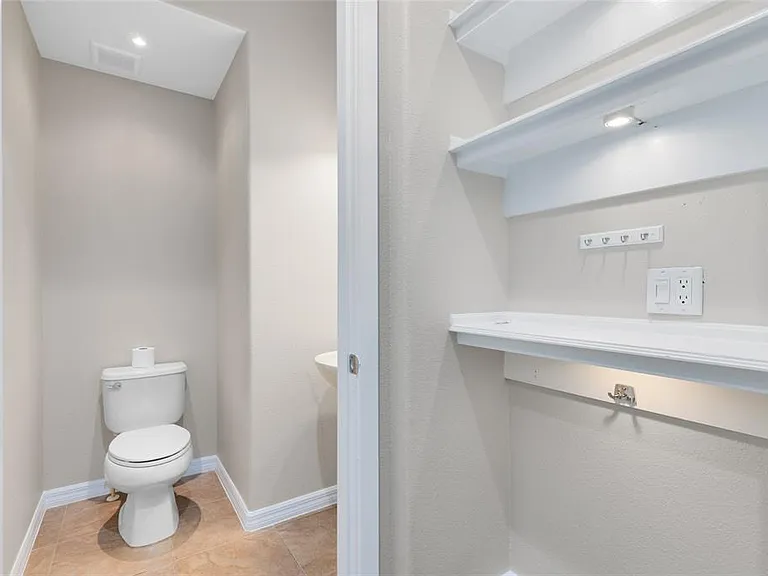 9625 Silver Buttonwood St — Photo 11