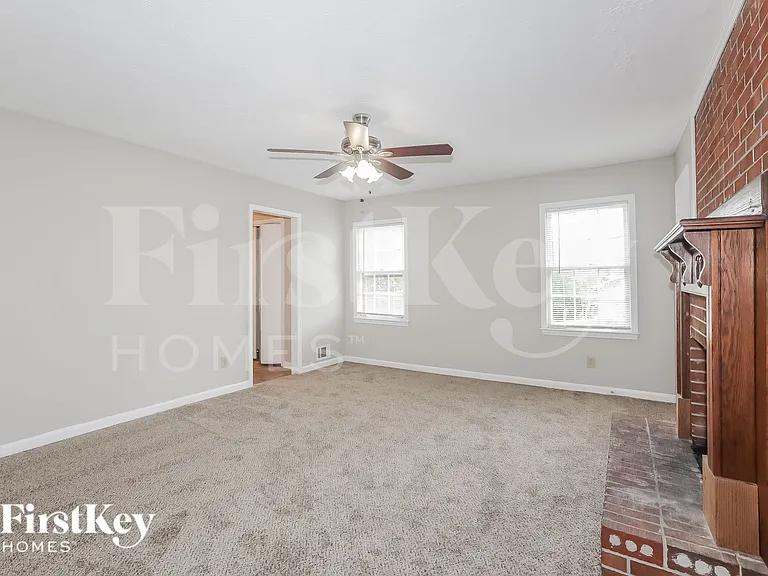 1726 Knight Cir — Photo 3