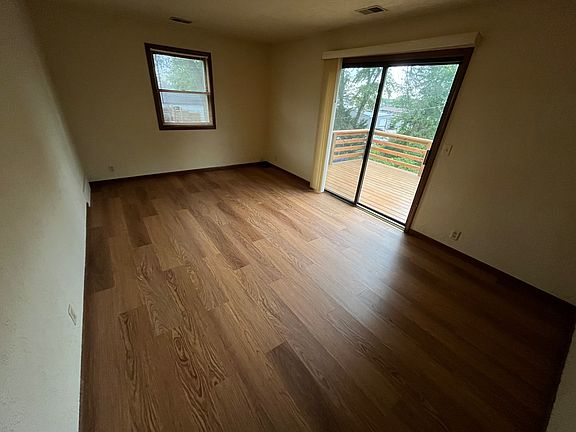 4th image of 673 E 10th St
