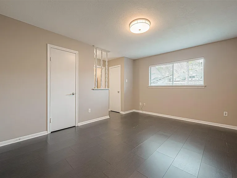 11406 High Star Dr — Photo 32