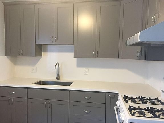 4th image of 5 Portola Ave