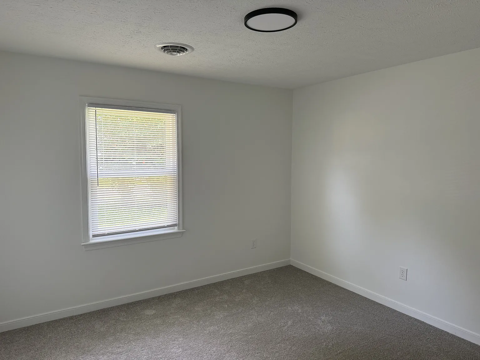 218 North Mapleleaf Avenue - 1 — Photo 4