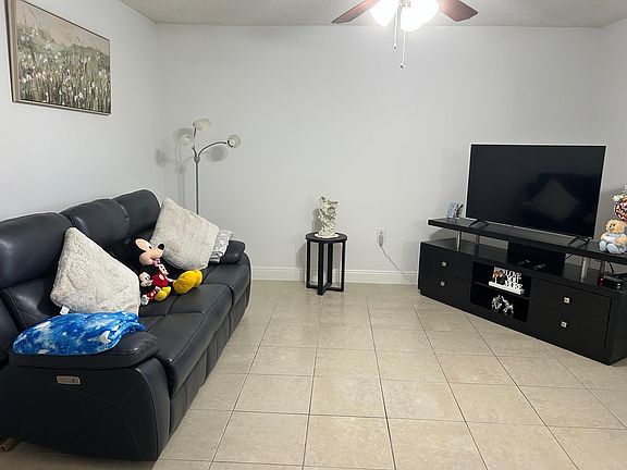 2nd image of 7205 Glenmoor Dr #7205