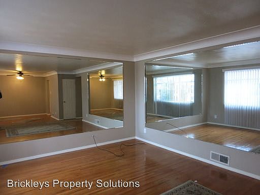 2nd image of 909 Cardenas Dr SE