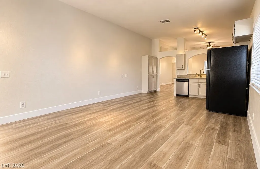 3 bed, 2.0 bath, 1565 sqft, $2,350 — Photo 3