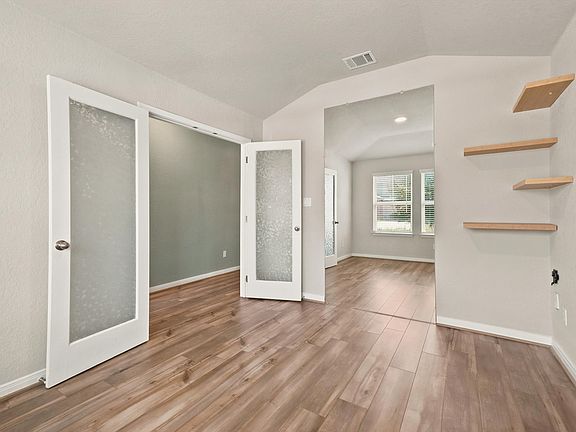 4th image of 307 Goodfella Ave