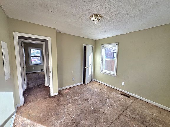 5th image of 801 Crawford St S