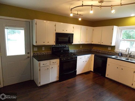 5th image of 921 10th St NE