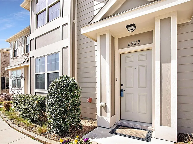 6929 Sandshell Blvd — Photo 2