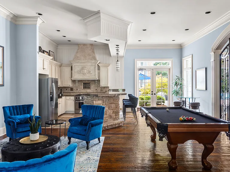 Host, hang out, or just relax in the clubhouse.