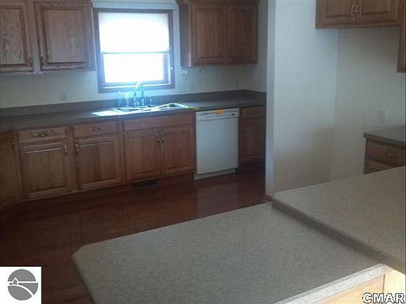 2nd image of 1301 S Clubhouse Dr