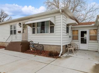 307 8th Ave N, Clinton, IA 52732