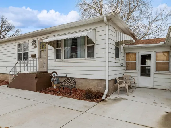 307 8th Ave N, Clinton, IA 52732