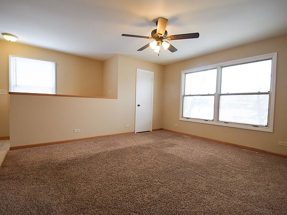 3rd image of 782 Gloucester Dr #782