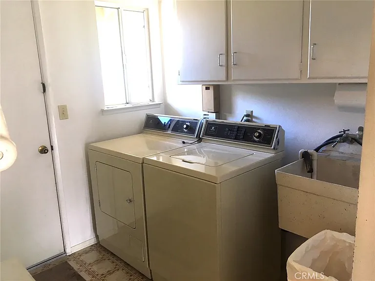 1559 Royal Way — Photo 6