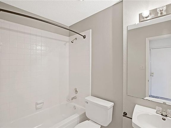 4th image of 7600 Meadowlark Dr