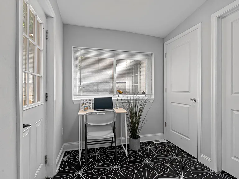 833 Corinthian Ave — Photo 15