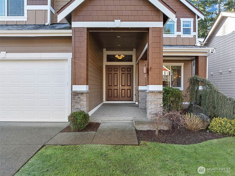 2nd image of 3907 Cameron Drive NE