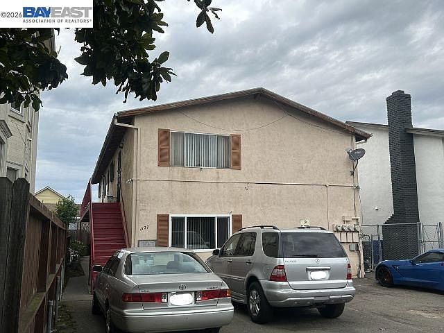 2nd image of 1127 Linden St
