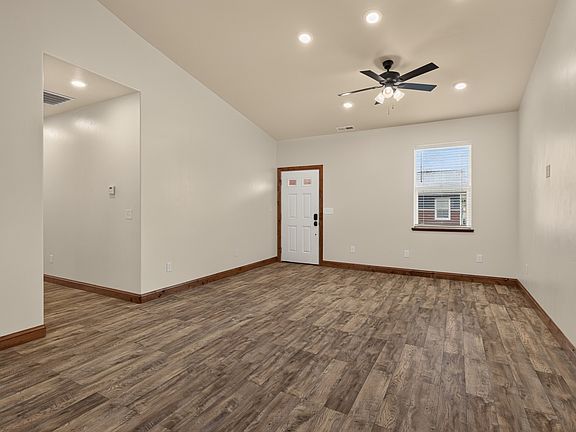 5th image of 2464 E San Jose Rd