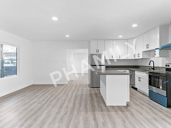 3rd image of 209 N Bushnell Ave APT A