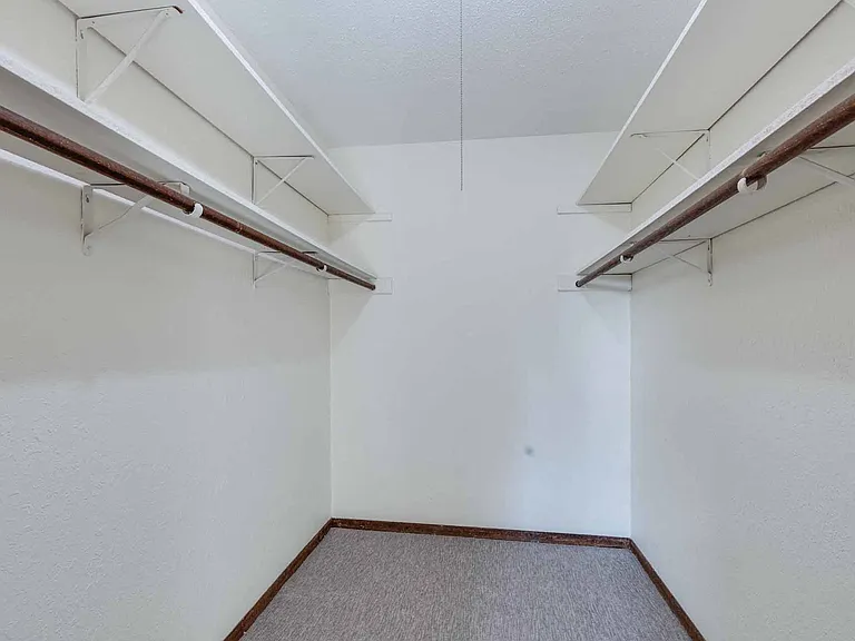 956 Place Apartments — Photo 35