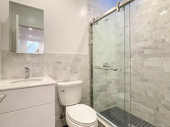 5th image of 148 Willow St APT 5f